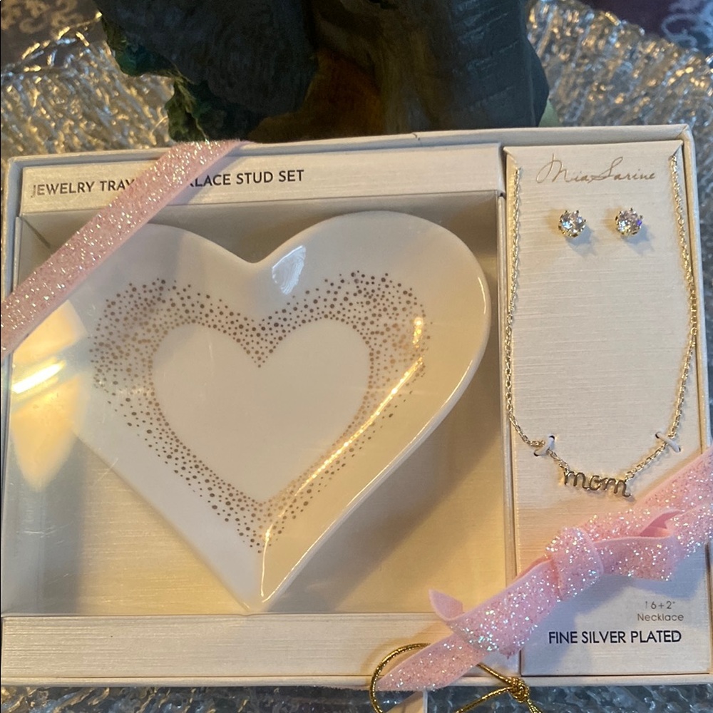 MOM Jewelry Tray & Necklace and Earring Set!